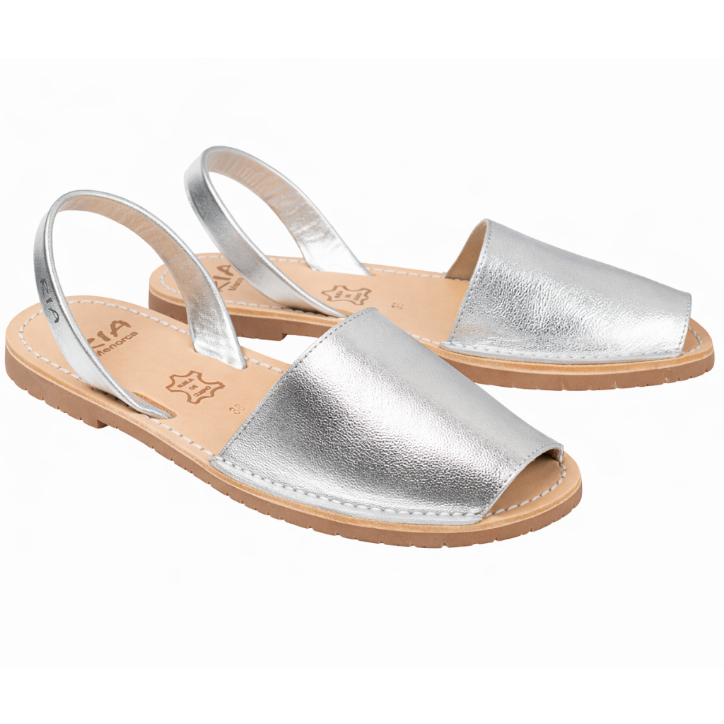 Original Avarcas von RIA Menorca  in Silber mit Karamellsohle