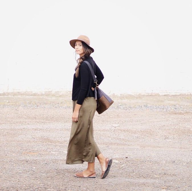 Spanische Sandale Avarca de Menorca für Damen in Braun mit schwarzer Sohle